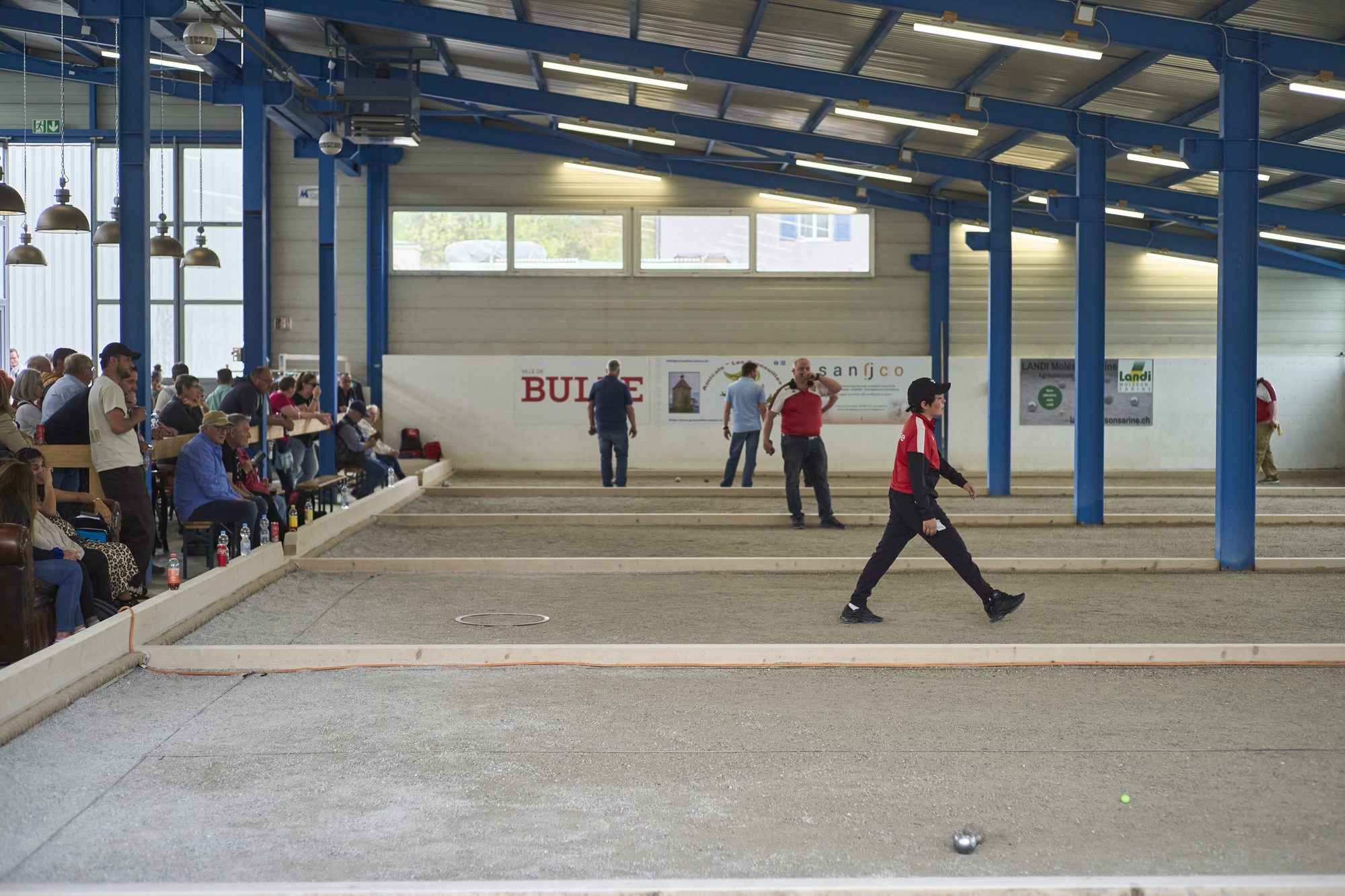 La halle du Bulodrome un soir de mêlée